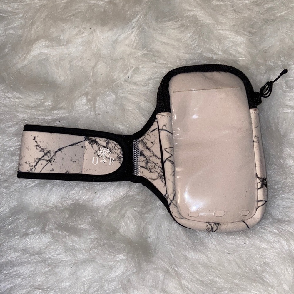 Arm band for phone